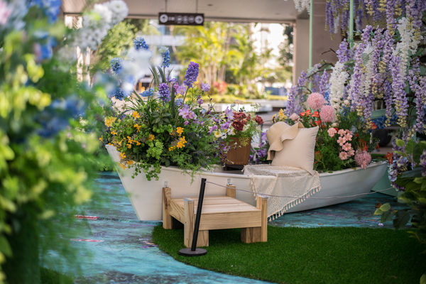 ▲MITSUI OUTLET PARK林口店即日起至5/25，呈獻全新「莫內花園秘境」造景。（圖／MITSUI OUTLET PARK林口店提供）