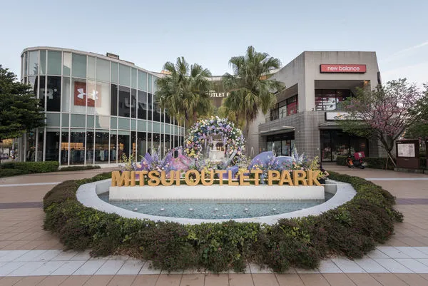 ▲MITSUI OUTLET PARK林口店即日起至5/25，呈獻全新「莫內花園秘境」造景。（圖／MITSUI OUTLET PARK林口店提供）