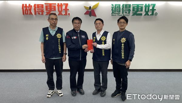 ▲台南市長黃偉哲25日下午召開3月份治安會報，公開表揚今年2月份金融及超商成功阻詐132件，有功177位人員。（圖／記者林東良翻攝，下同）