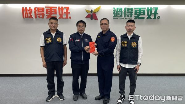 ▲台南市長黃偉哲25日下午召開3月份治安會報，公開表揚今年2月份金融及超商成功阻詐132件，有功177位人員。（圖／記者林東良翻攝，下同）