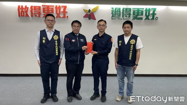 ▲台南市長黃偉哲25日下午召開3月份治安會報，公開表揚今年2月份金融及超商成功阻詐132件，有功177位人員。（圖／記者林東良翻攝，下同）