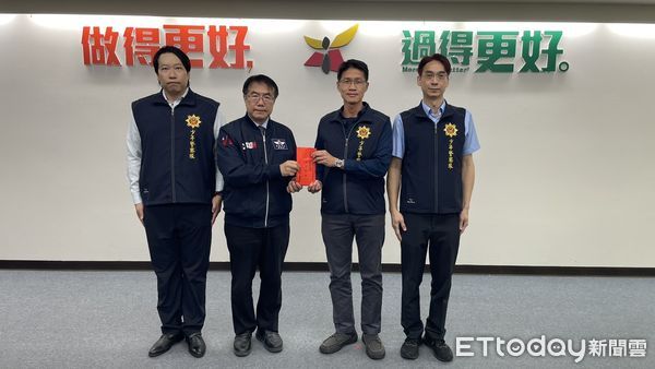 ▲台南市長黃偉哲25日下午召開3月份治安會報，公開表揚今年2月份金融及超商成功阻詐132件，有功177位人員。（圖／記者林東良翻攝，下同）