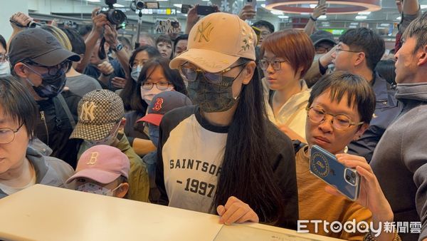 ▲▼ 亞亞松機離台。（圖／記者黃克翔攝）