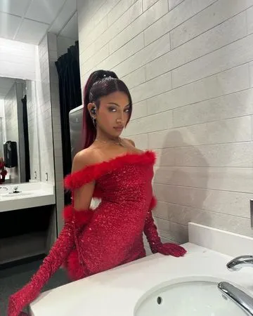 ▲HYBE女團「KATSEYE」成員LARA出櫃。（圖／翻攝自IG）