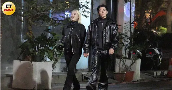 為愛發電1／宋柏緯同居金髮正妹…酒吧高調放閃　牽手散步「紳士舉動」加分