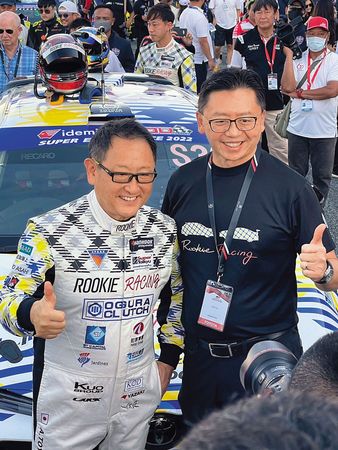 豐田章男自掏腰包成立ROOKIE Racing私人車隊，和泰車不僅是贊助商，總經理蘇純興更親自到場打氣。（和泰車提供）