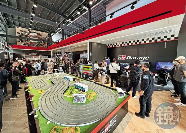GR Garage據點內，除展示最新豐田跑車資訊，還有各類跑車周邊販賣與安裝。
