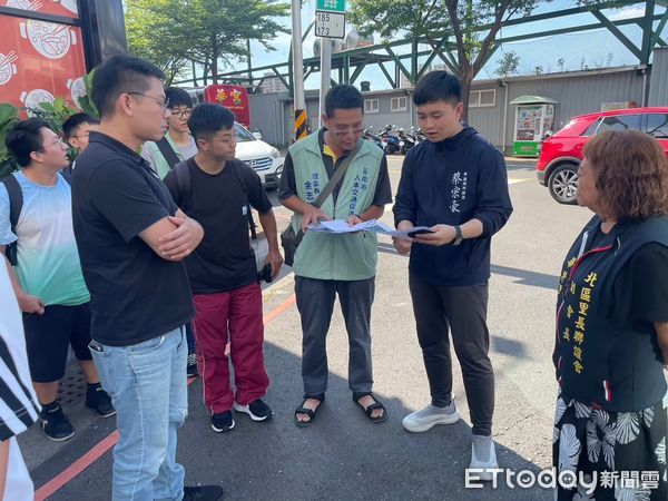 ▲台南市議員蔡宗豪偕同台南市人本交通協會，爭取小北棒球場周邊道路環境改善，期能提供更友善的行人通行環境，減少交通事故發生。（圖／記者林東良翻攝，下同）