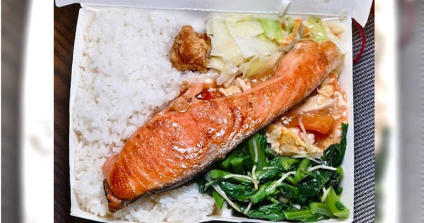 一名男網友透露，自己才剛離開一下下，怎料掛在機車上的便當竟不翼而飛，但貴重物品「手機」卻完好無損，讓他相當不解。（示意圖／擷取自Google Maps）