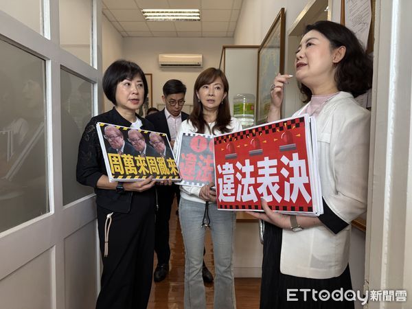 ▲▼民進黨團立委衝韓國瑜辦公室 秘書長室 抗議。（圖／記者屠惠剛攝）