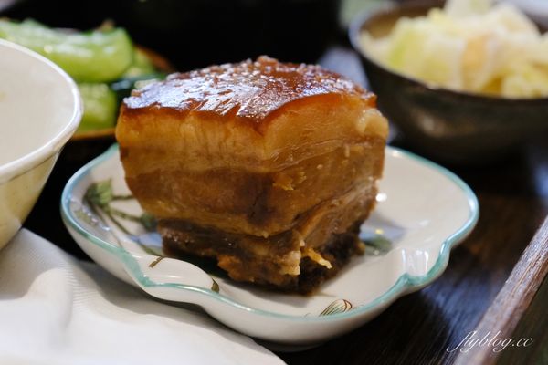 ▲▼有己咖啡．宛如走進華燈初上場景，台中深夜咖啡館推薦。（圖／部落客飛天璇的口袋授權提供）