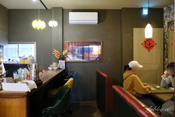 ▲▼有己咖啡．宛如走進華燈初上場景，台中深夜咖啡館推薦。（圖／部落客飛天璇的口袋授權提供）