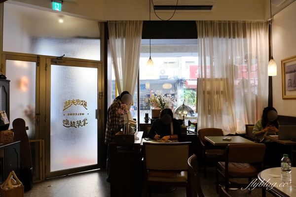 ▲▼有己咖啡．宛如走進華燈初上場景，台中深夜咖啡館推薦。（圖／部落客飛天璇的口袋授權提供）