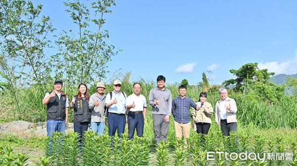 ▲▼順天堂藥廠總經理莊武璋率團實地參訪與在地農友面對面做更深入的探討交流。（圖／花蓮縣政府提供，下同）