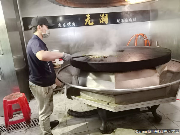 ▲▼元潮蒙古烤肉酸菜白肉鍋。（圖／部落客darren提供）
