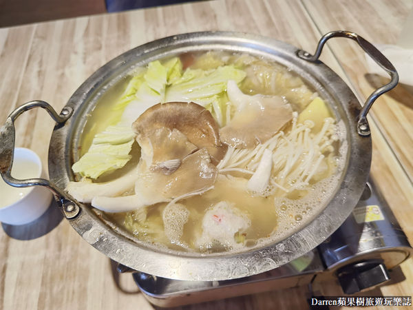 ▲▼元潮蒙古烤肉酸菜白肉鍋。（圖／部落客darren提供）
