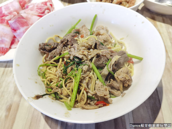 ▲▼元潮蒙古烤肉酸菜白肉鍋。（圖／部落客darren提供）
