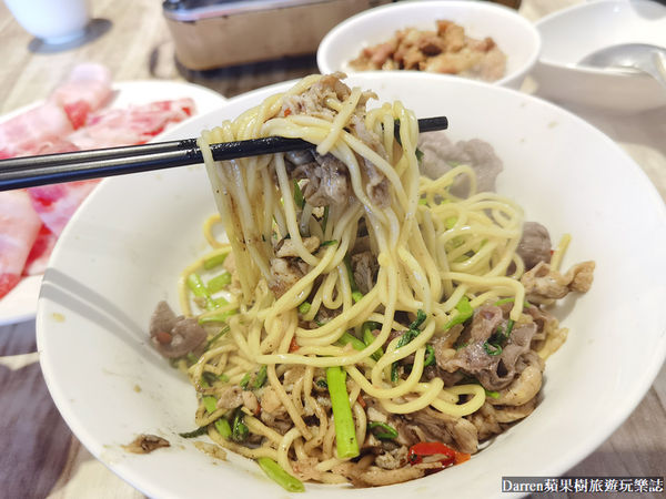 ▲▼元潮蒙古烤肉酸菜白肉鍋。（圖／部落客darren提供）