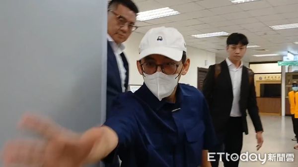 ▲黃子佼現身高院開庭。（圖／記者吳銘峯攝）