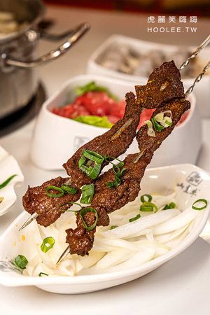 ▲▼山皇牛潮汕溫體牛肉火鍋(高雄)肉控必吃涮牛肉!產地直送多達10種部位,老饕推薦胸口油及手打牛肉丸。（圖／部落客虎麗授權提供）