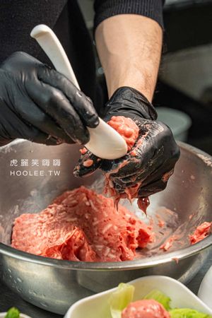 ▲▼山皇牛潮汕溫體牛肉火鍋(高雄)肉控必吃涮牛肉!產地直送多達10種部位,老饕推薦胸口油及手打牛肉丸。（圖／部落客虎麗授權提供）