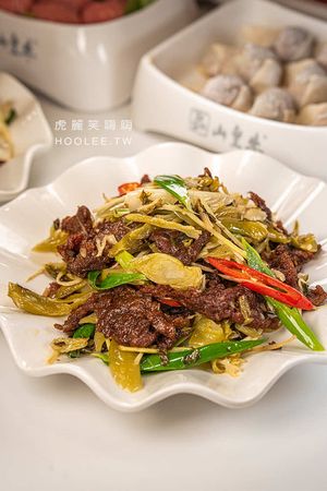 ▲▼山皇牛潮汕溫體牛肉火鍋(高雄)肉控必吃涮牛肉!產地直送多達10種部位,老饕推薦胸口油及手打牛肉丸。（圖／部落客虎麗授權提供）