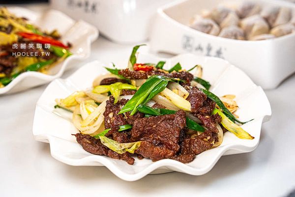 ▲▼山皇牛潮汕溫體牛肉火鍋(高雄)肉控必吃涮牛肉!產地直送多達10種部位,老饕推薦胸口油及手打牛肉丸。（圖／部落客虎麗授權提供）