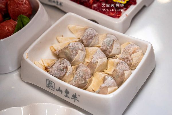▲▼山皇牛潮汕溫體牛肉火鍋(高雄)肉控必吃涮牛肉!產地直送多達10種部位,老饕推薦胸口油及手打牛肉丸。（圖／部落客虎麗授權提供）