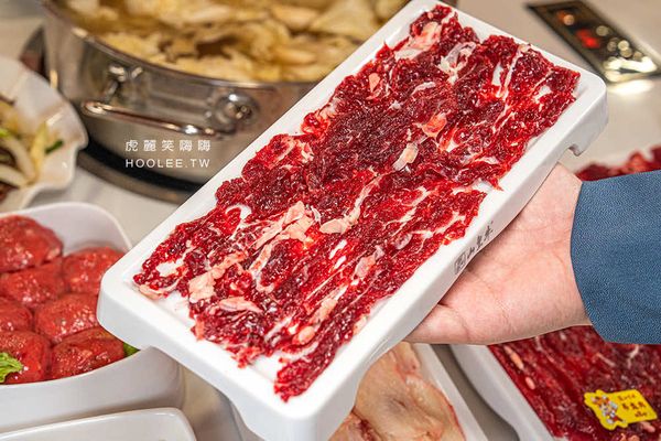 ▲▼山皇牛潮汕溫體牛肉火鍋(高雄)肉控必吃涮牛肉!產地直送多達10種部位,老饕推薦胸口油及手打牛肉丸。（圖／部落客虎麗授權提供）