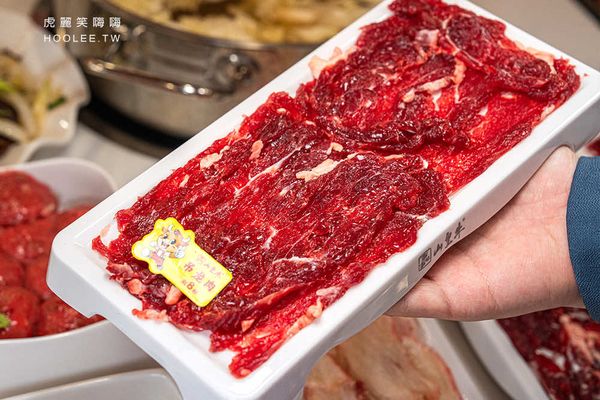 ▲▼山皇牛潮汕溫體牛肉火鍋(高雄)肉控必吃涮牛肉!產地直送多達10種部位,老饕推薦胸口油及手打牛肉丸。（圖／部落客虎麗授權提供）