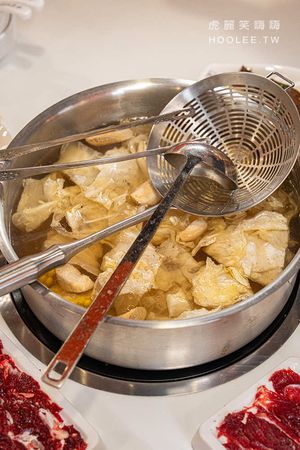 ▲▼山皇牛潮汕溫體牛肉火鍋(高雄)肉控必吃涮牛肉!產地直送多達10種部位,老饕推薦胸口油及手打牛肉丸。（圖／部落客虎麗授權提供）