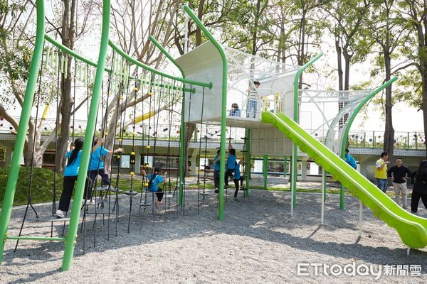 ▲台南市定古蹟原英商德記洋行，兒童節連假，台南市文化局特別推出期間限定的親子闖關活動，讓小朋友在遊戲中穿越時空，遇見知名商人並解開趣味任務。（圖／記者林東良翻攝，下同）