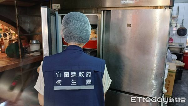 ▲▼網友爆料一行19人到宜蘭某餐廳聚餐後，共11人上吐下瀉，疑似食物中毒             。（圖／記者游芳男翻攝）