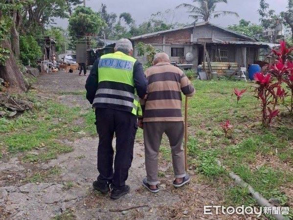 ▲台東縣成功分局員警積極尋獲迷途失智老人。（圖／記者楊漢聲翻攝）