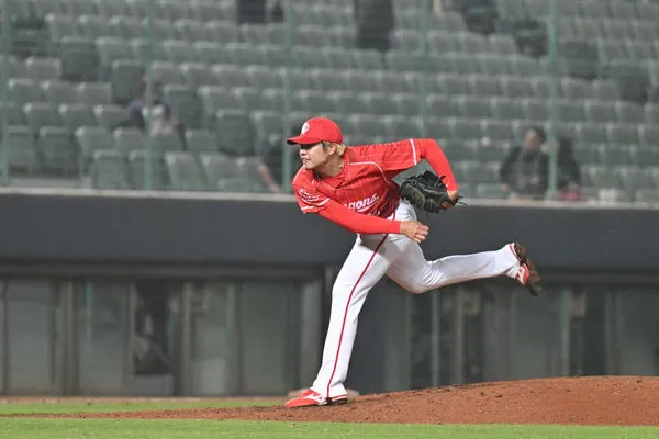 ▲▼味全龍李承風。（圖／味全龍提供）