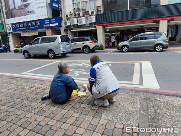 ▲台東街頭出現乞討者。（圖／記者楊漢聲翻攝）