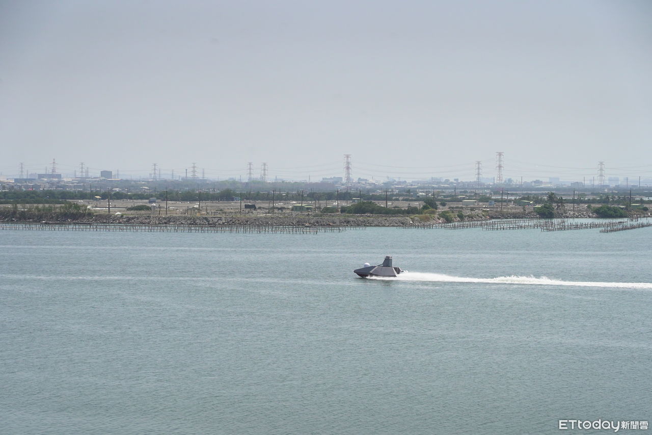 自殺無人艇「奮進魔鬼魚號」年產上看500艘! 台船攜手達明機器人邁向智慧造船