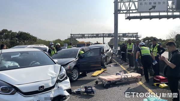 ▲▼國3北上121.5公里6車追撞，4人受傷送醫 。（圖／記者楊永盛翻攝）