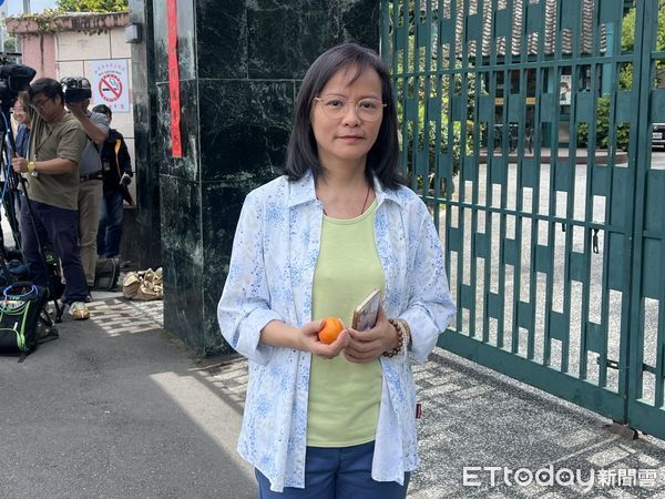 ▲▼北一女國文老師區桂芝被檢舉違反中立原則，今天出面否認。（圖／記者許敏溶攝）