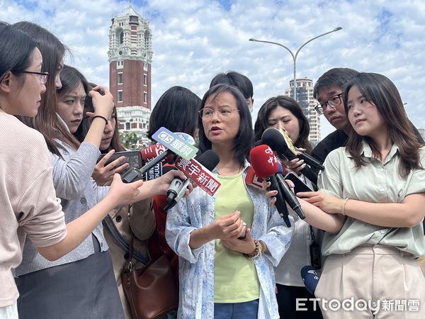 ▲▼北一女國文老師區桂芝被檢舉違反中立原則，今天出面否認。（圖／記者許敏溶攝）