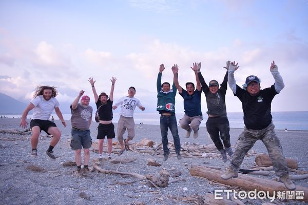 ▲▼八位國際知名地景藝術家，就地取材創作簡約卻富有張力的疊石藝術。（圖／花蓮縣政府提供，下同）