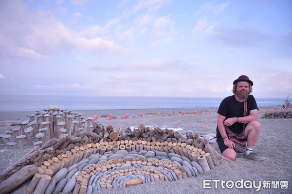 ▲▼八位國際知名地景藝術家，就地取材創作簡約卻富有張力的疊石藝術。（圖／花蓮縣政府提供，下同）