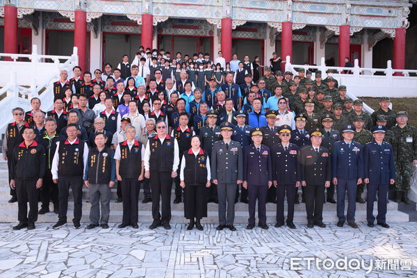 ▲▼縣長徐榛蔚率各界代表親赴忠烈祠及軍人忠靈祠向先烈致祭追思。（圖／花蓮縣政府提供，下同）