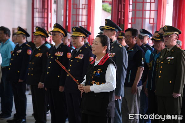 ▲▼縣長徐榛蔚率各界代表親赴忠烈祠及軍人忠靈祠向先烈致祭追思。（圖／花蓮縣政府提供，下同）