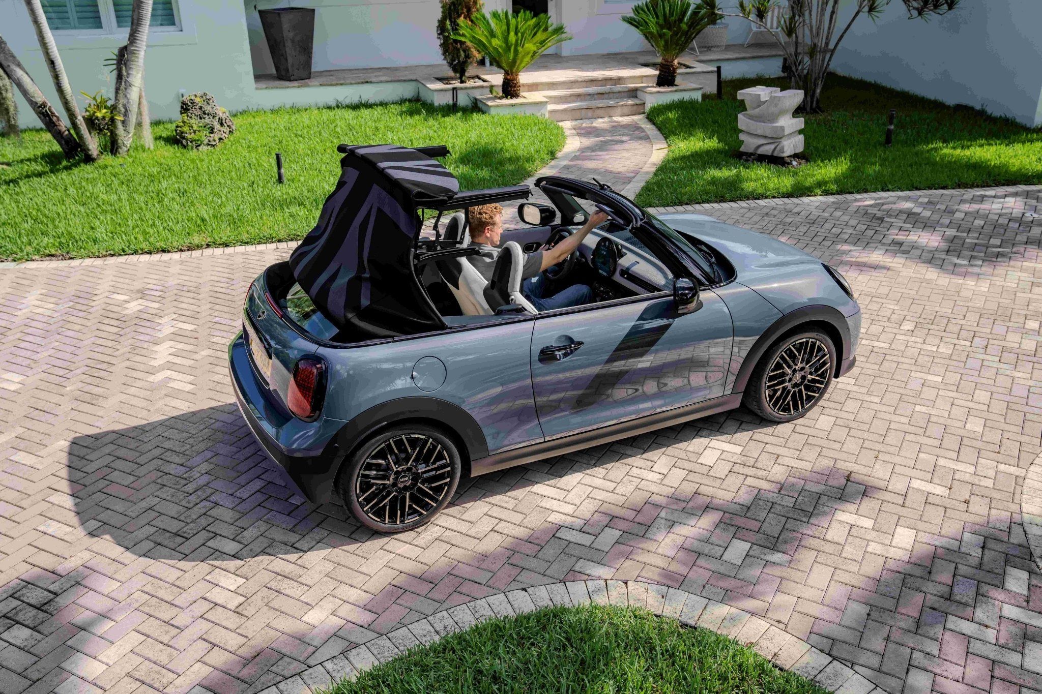 ▲MINI Cooper JCW、敞篷車登台。（圖／翻攝自MINI）