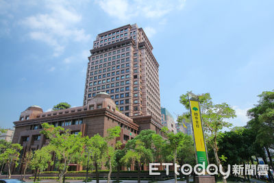 國泰金老董看匯損喊「有準備金處理」 股價止跌回穩