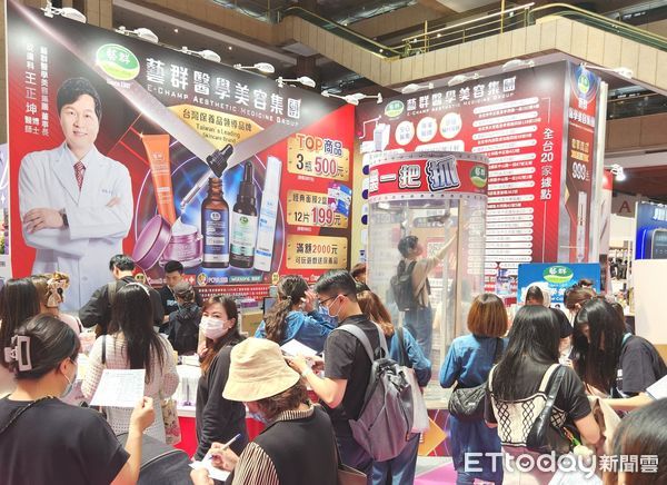 ▲王正坤醫師之藝群醫學美容集團旗下Dr.FreeVenus藝群保養品公司獲邀參展，與國內外品牌、專業買家、消費者進行交流。（圖／記者林東良翻攝，下同）