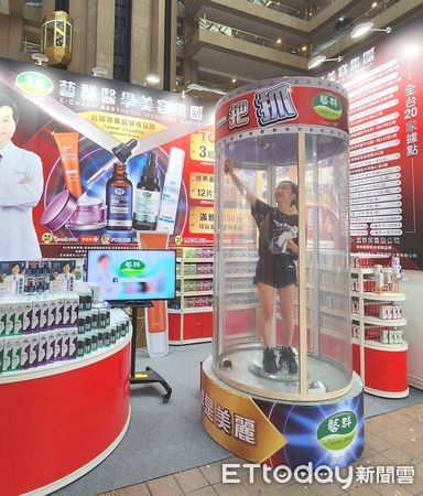 ▲王正坤醫師之藝群醫學美容集團旗下Dr.FreeVenus藝群保養品公司獲邀參展，與國內外品牌、專業買家、消費者進行交流。（圖／記者林東良翻攝，下同）