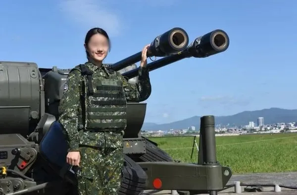 ▲▼正妹女士官 。（圖／記者陳宏瑞翻攝）