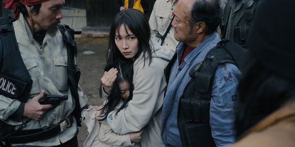 ▲▼膽小者勿入！天花板驚悚《噬亡村2》活人獻祭　柳樂優彌食人魔。（圖／Disney+提供）